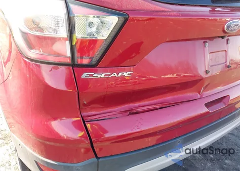 2018 Ford Escape Titanium z USA, uszkodzony, nr VIN 1FMCU0J9XJUB67342